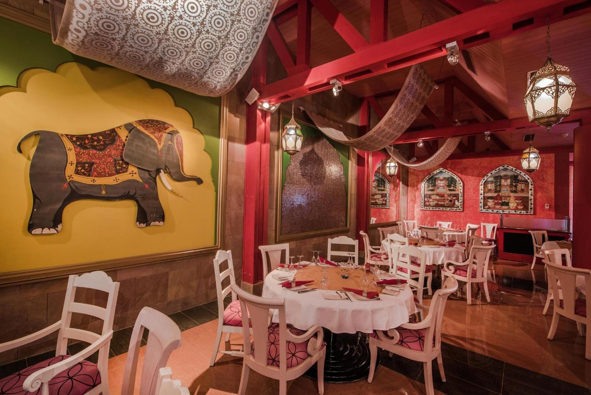 Sentido Reef Oasis Aqua Park Resort シャルム・エル・シェイク エクステリア 写真 Interior of a typical Indian restaurant