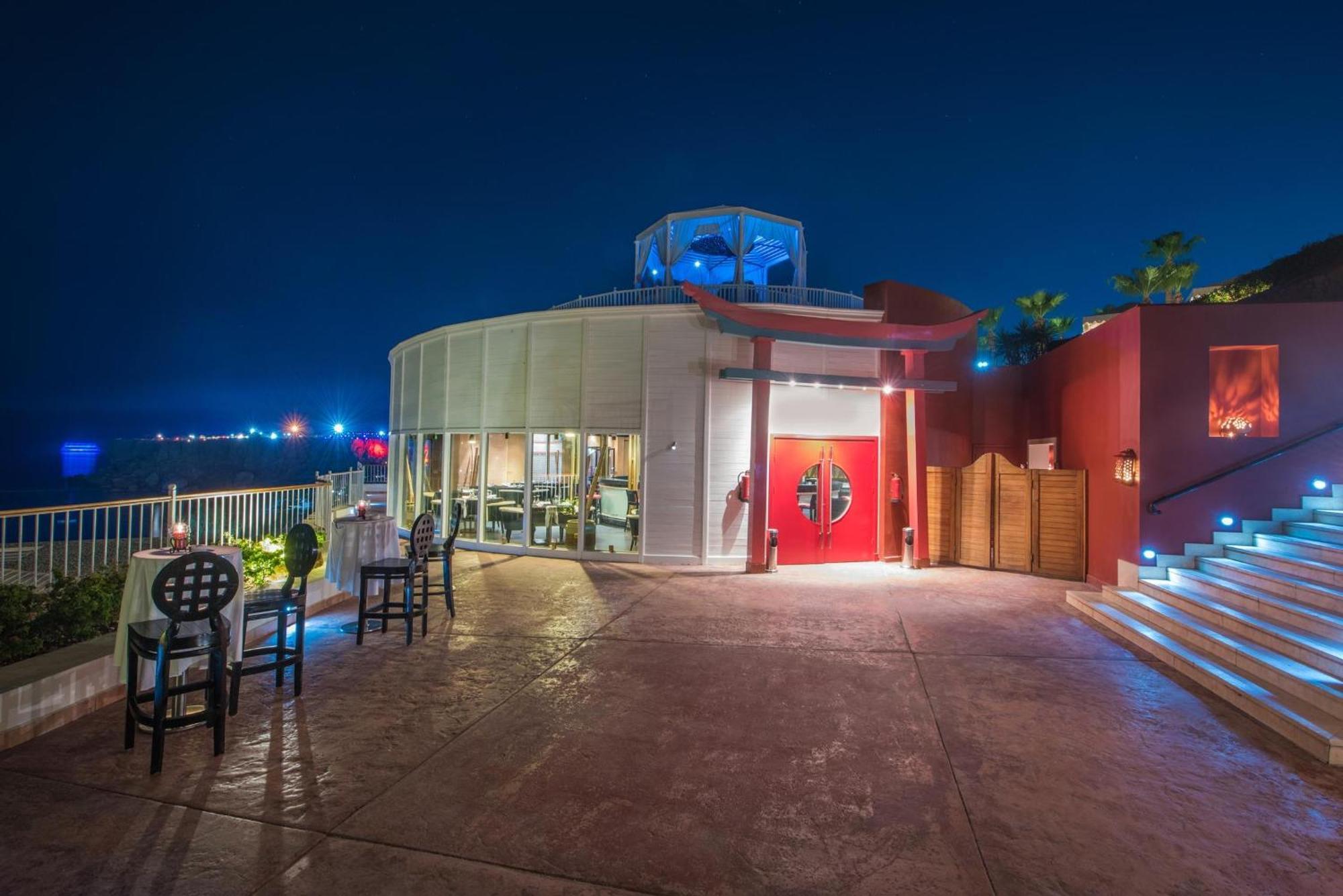 Sentido Reef Oasis Aqua Park Resort シャルム・エル・シェイク エクステリア 写真 The rooftop bar at the hotel
