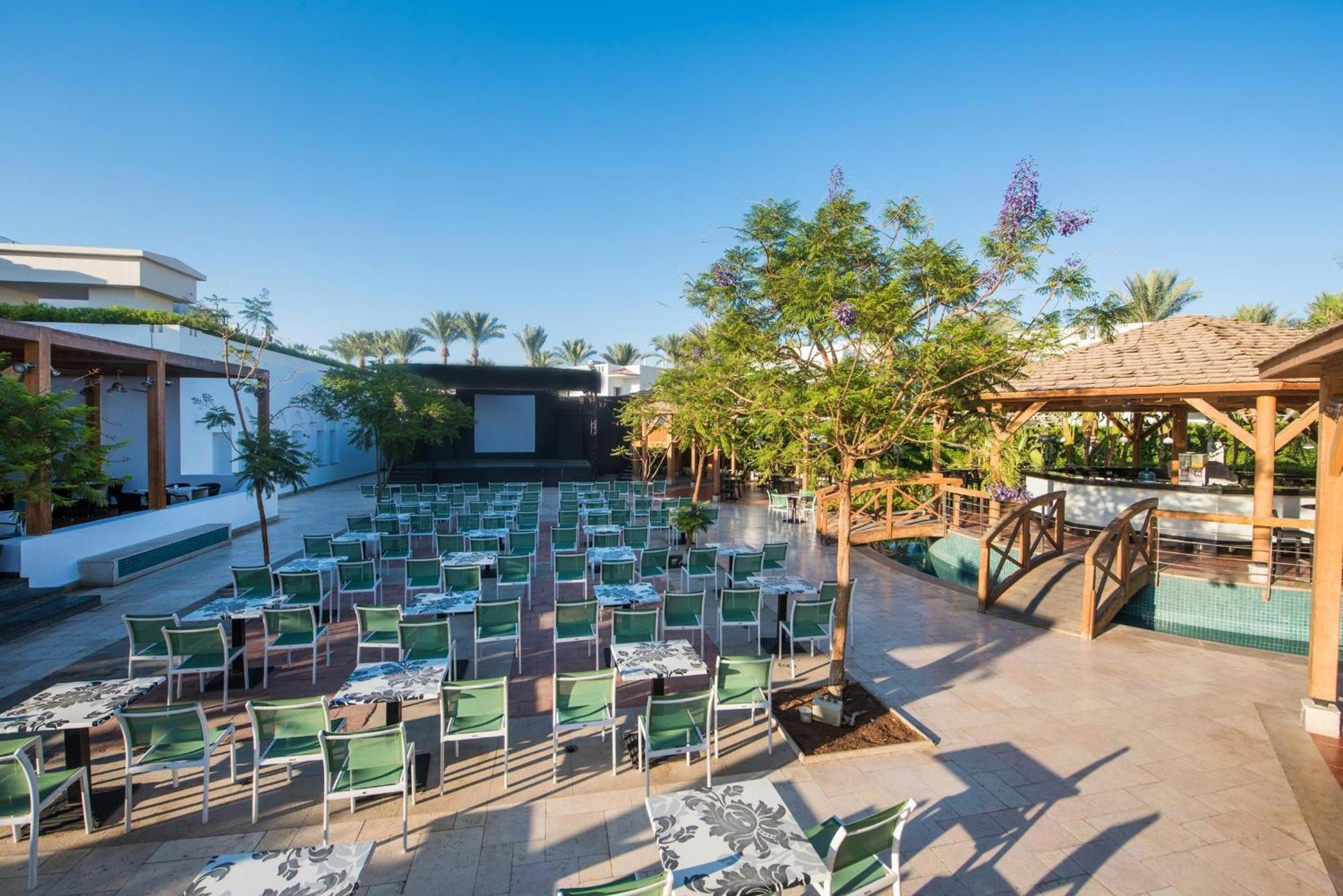Sentido Reef Oasis Aqua Park Resort シャルム・エル・シェイク エクステリア 写真 The amphitheater at the hotel