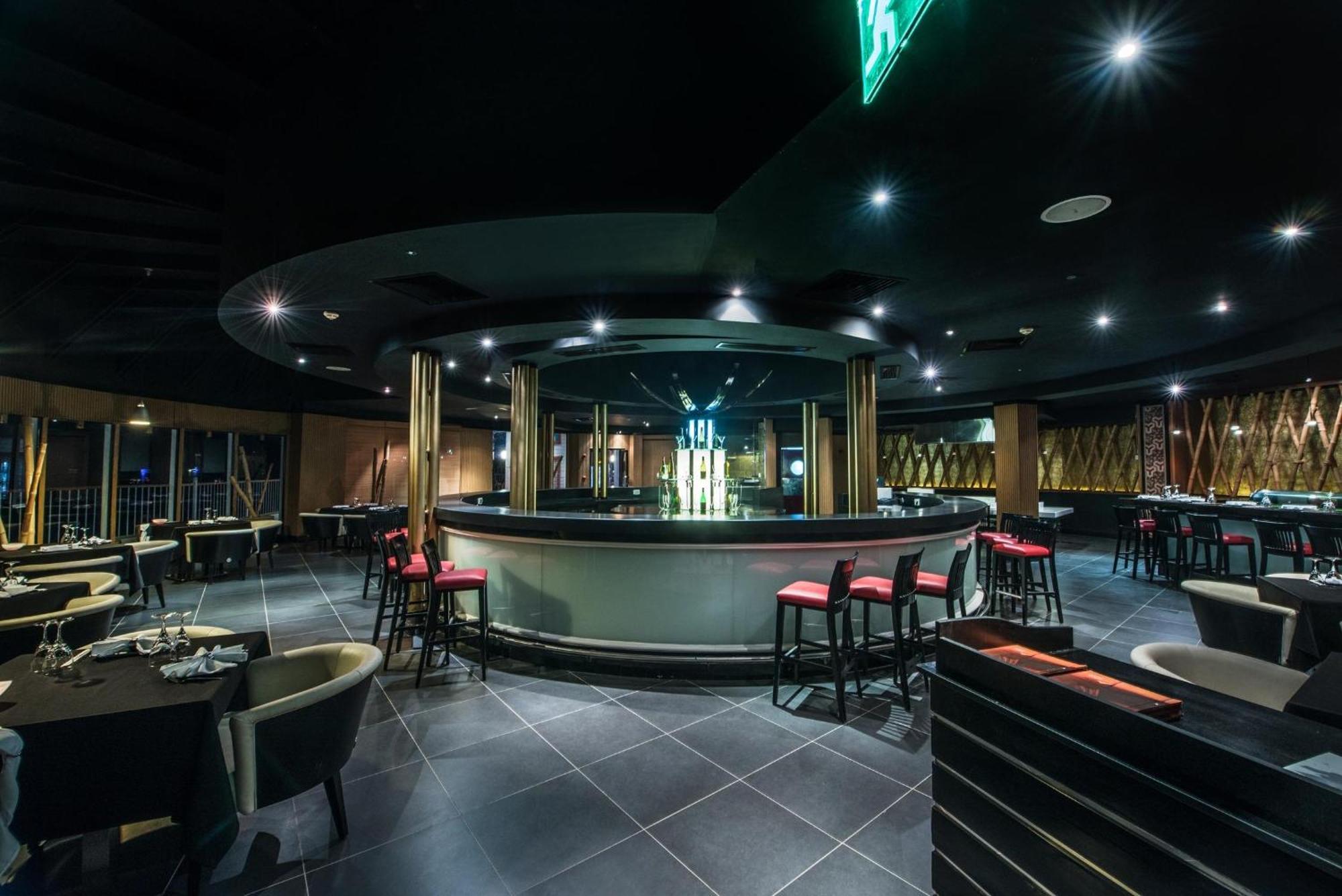 Sentido Reef Oasis Aqua Park Resort シャルム・エル・シェイク エクステリア 写真 The interior of the bar