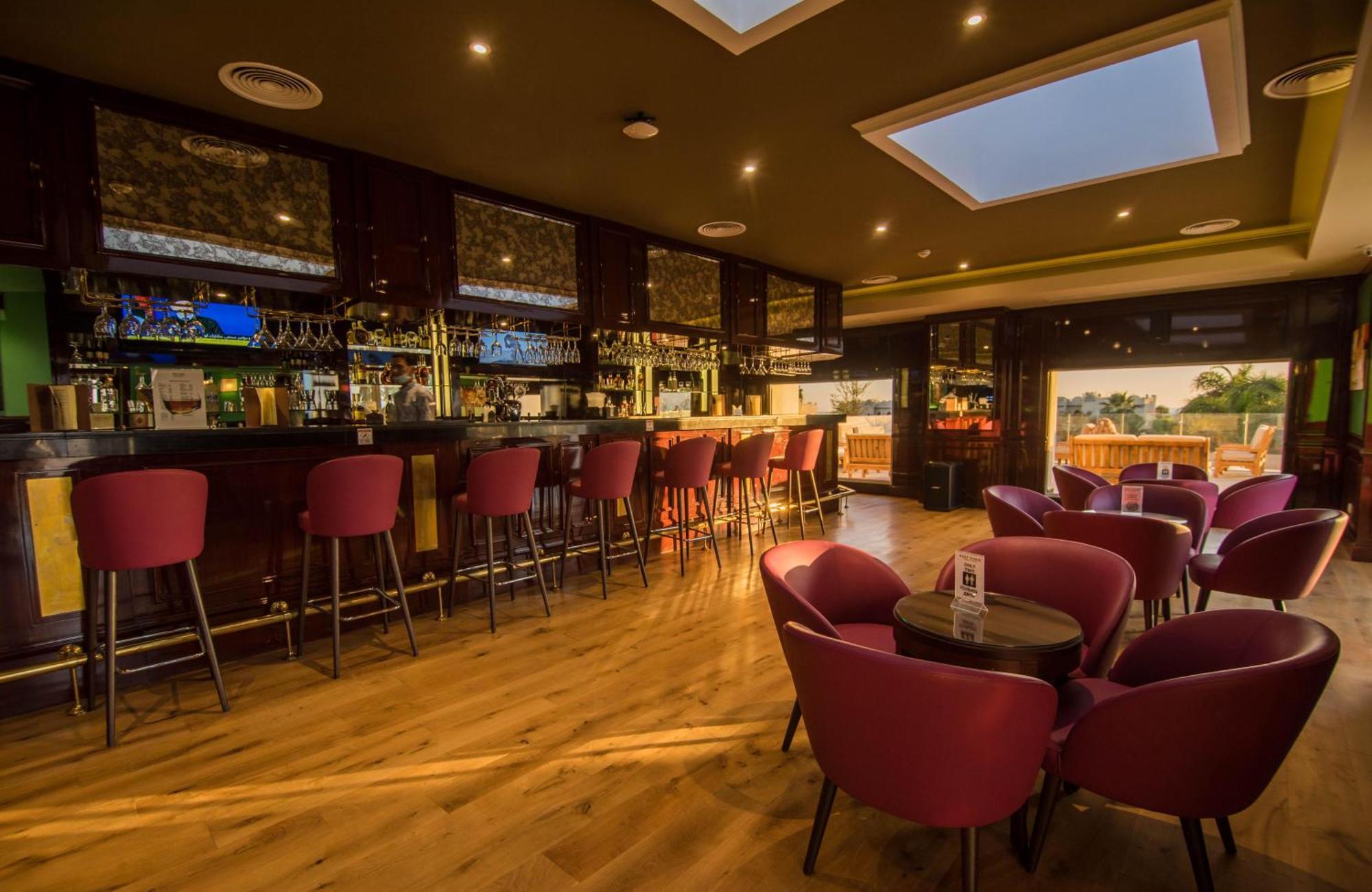Sentido Reef Oasis Aqua Park Resort シャルム・エル・シェイク エクステリア 写真 The bar at the 101 bar