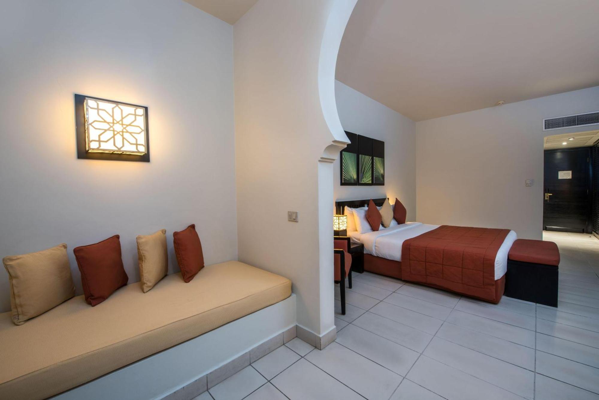 Sentido Reef Oasis Aqua Park Resort シャルム・エル・シェイク エクステリア 写真 A room at the hotel