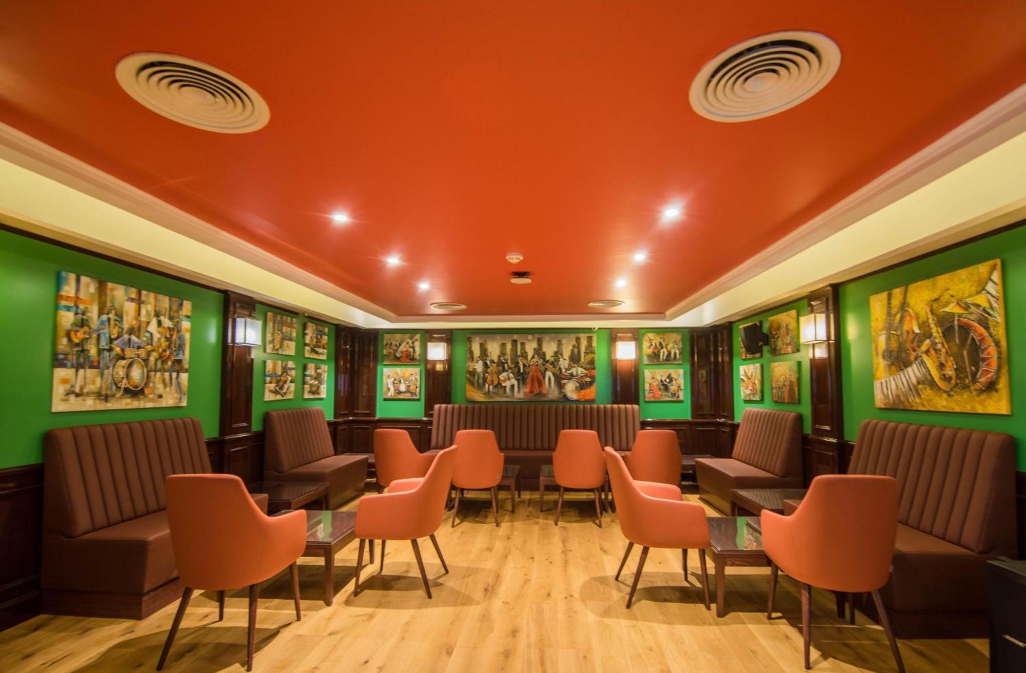 Sentido Reef Oasis Aqua Park Resort シャルム・エル・シェイク エクステリア 写真 The interior of the bar