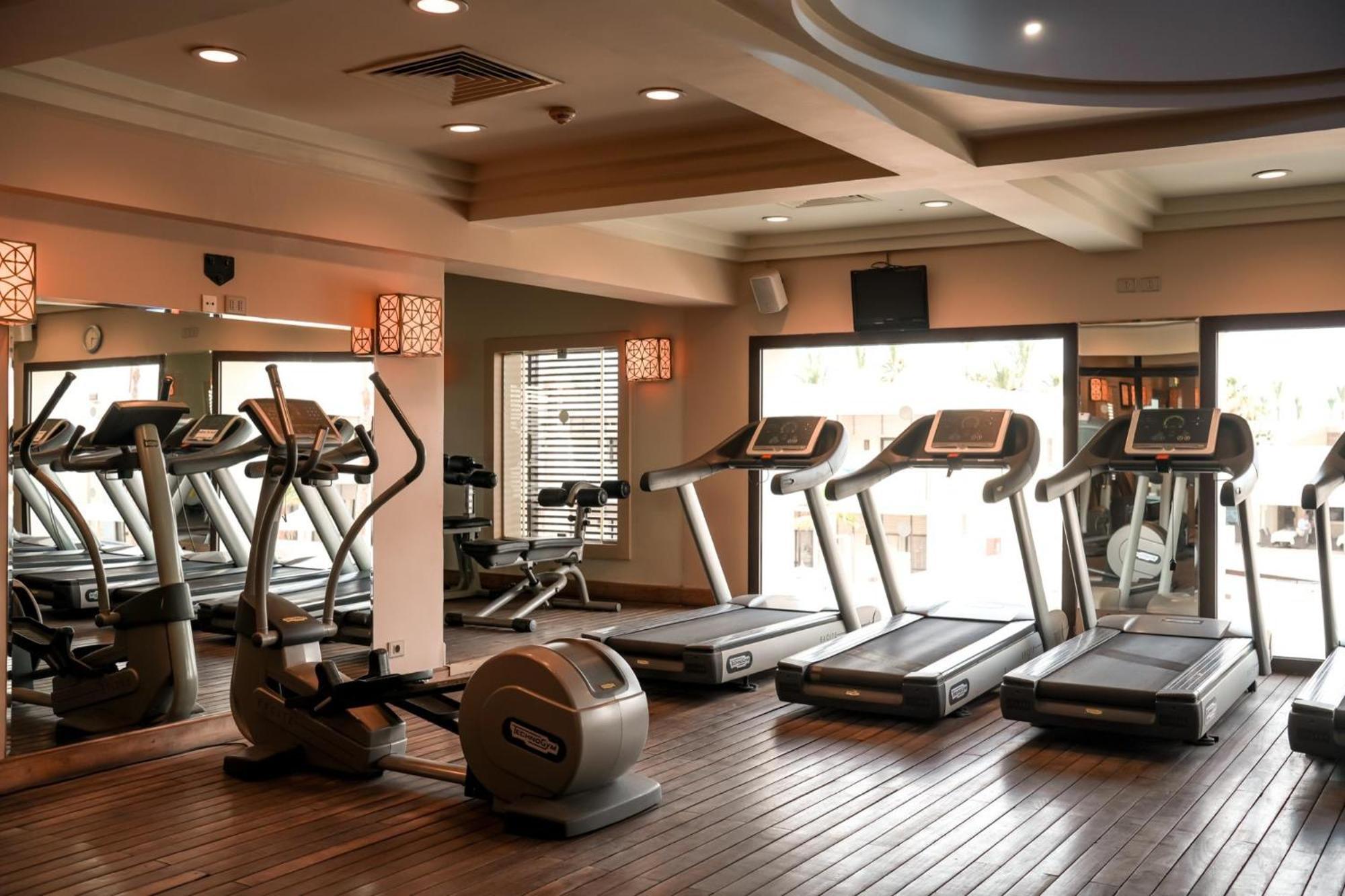 Sentido Reef Oasis Aqua Park Resort シャルム・エル・シェイク エクステリア 写真 A gym at a hotel
