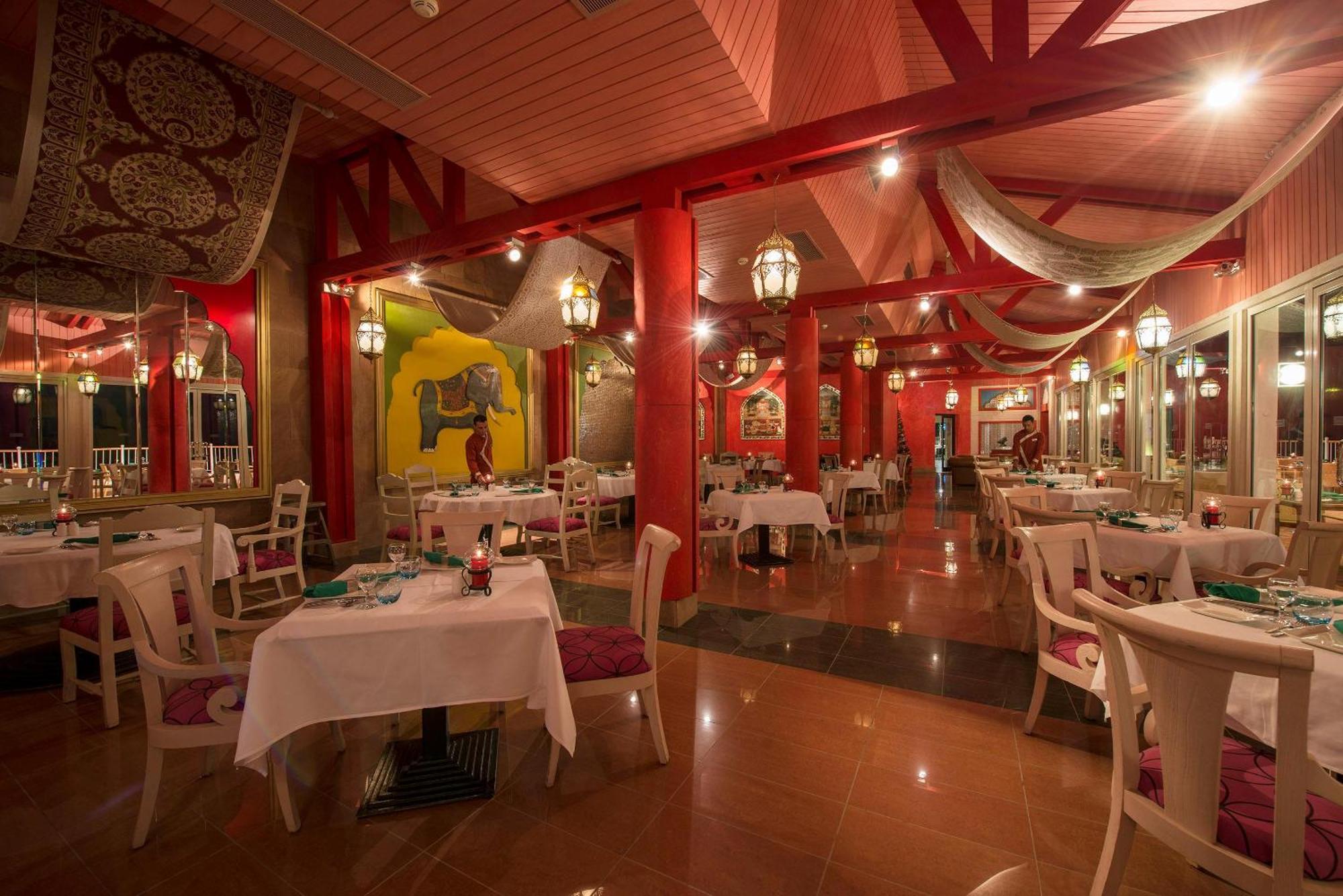 Sentido Reef Oasis Aqua Park Resort シャルム・エル・シェイク エクステリア 写真 The interior of the restaurant