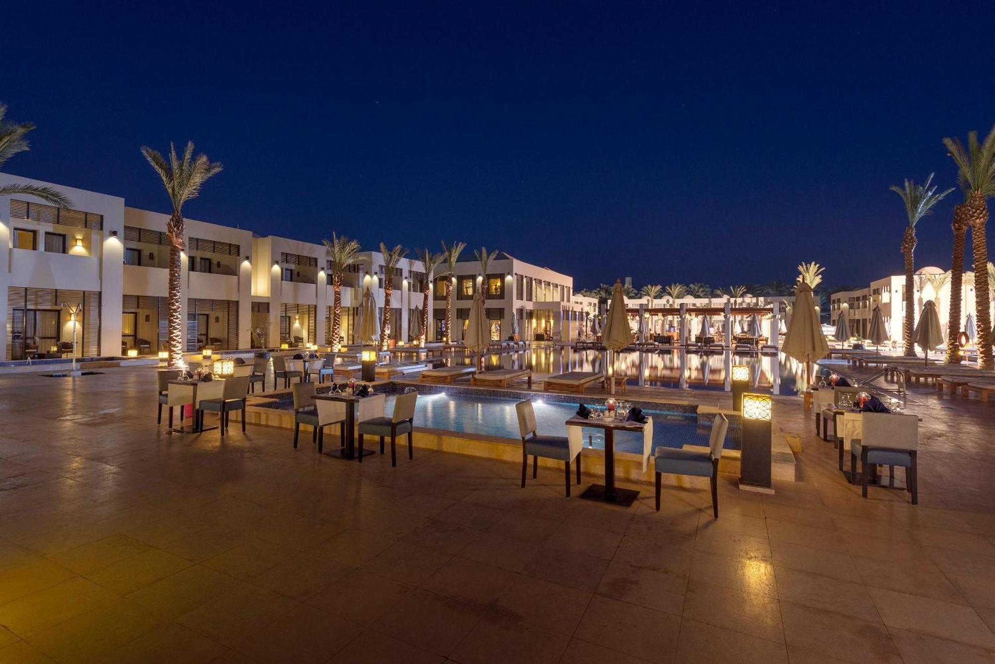 Sentido Reef Oasis Aqua Park Resort シャルム・エル・シェイク エクステリア 写真 The resort at night